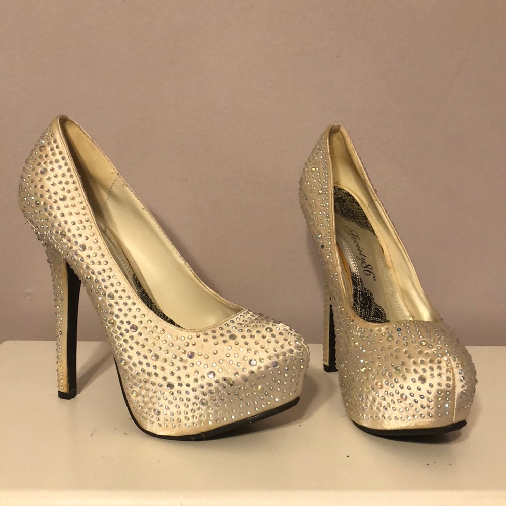 Heels - Picture 2 of 6